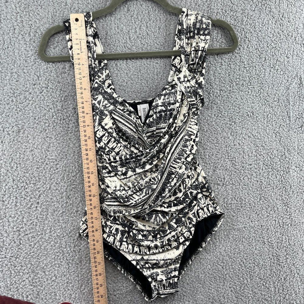 Badgley Mischka Black and White Patterned One-Piece Swimsuit. Stunning! Size 6 - Picture 5 of 14